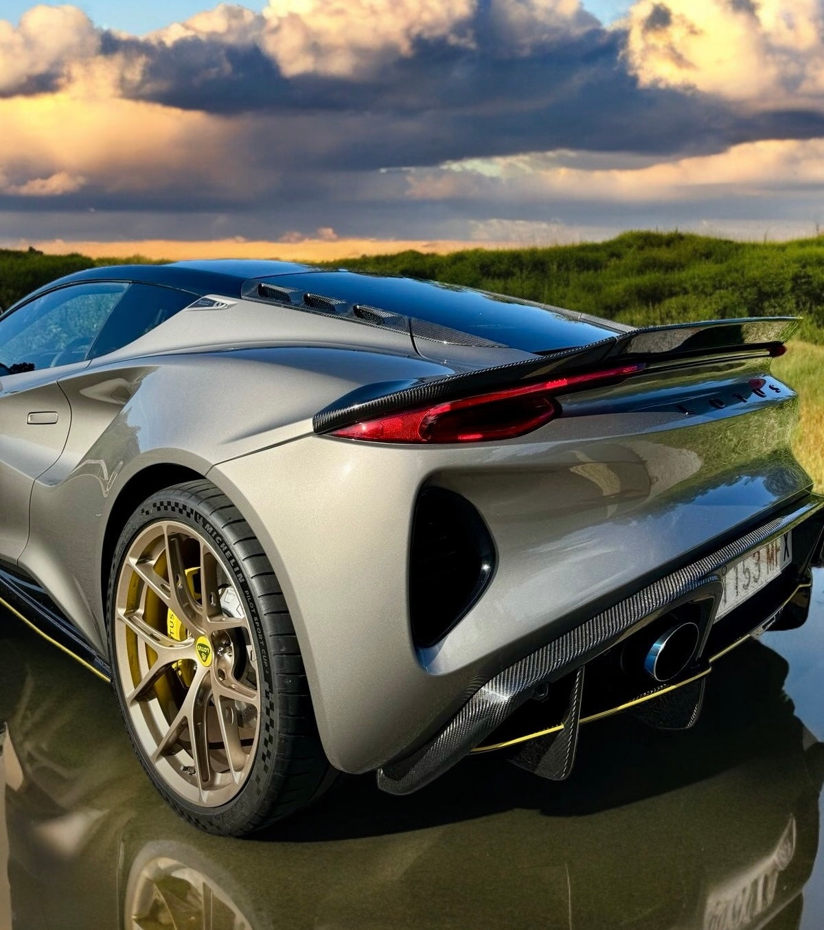 Lotus Emira Carbon Fiber Diffuser Surround