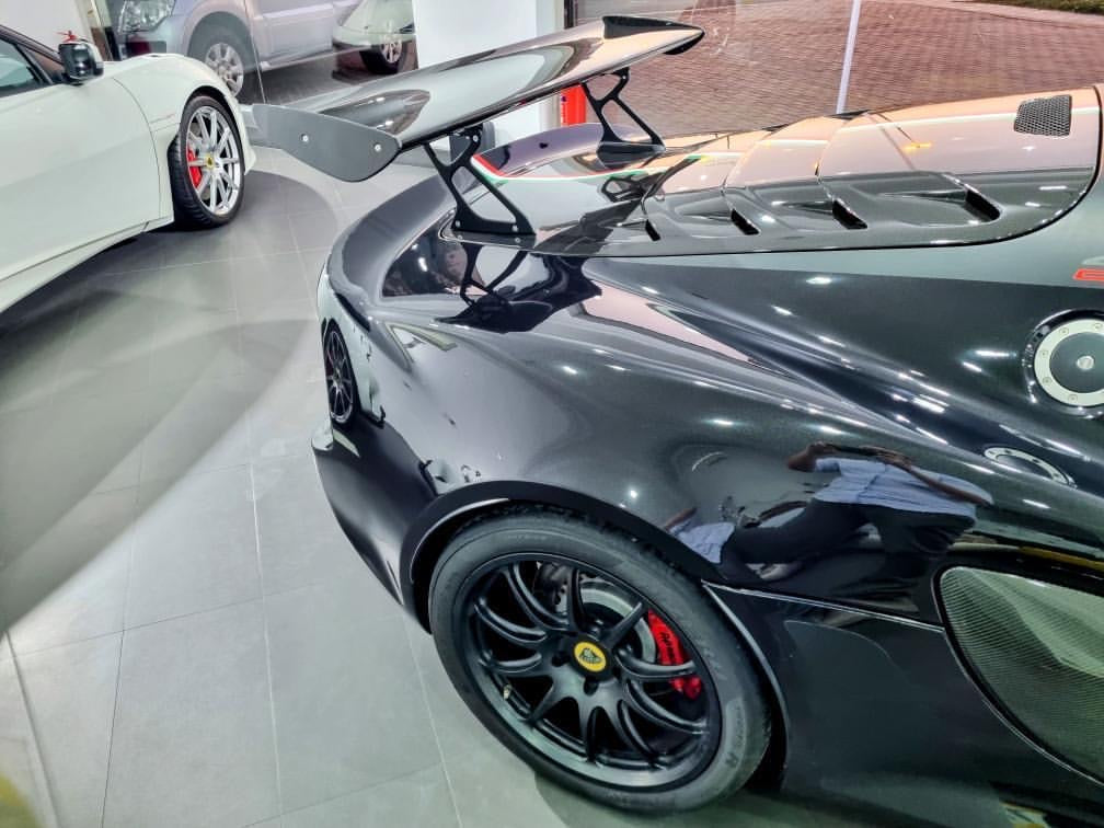 Exige Cup430 carbon fiber endplates