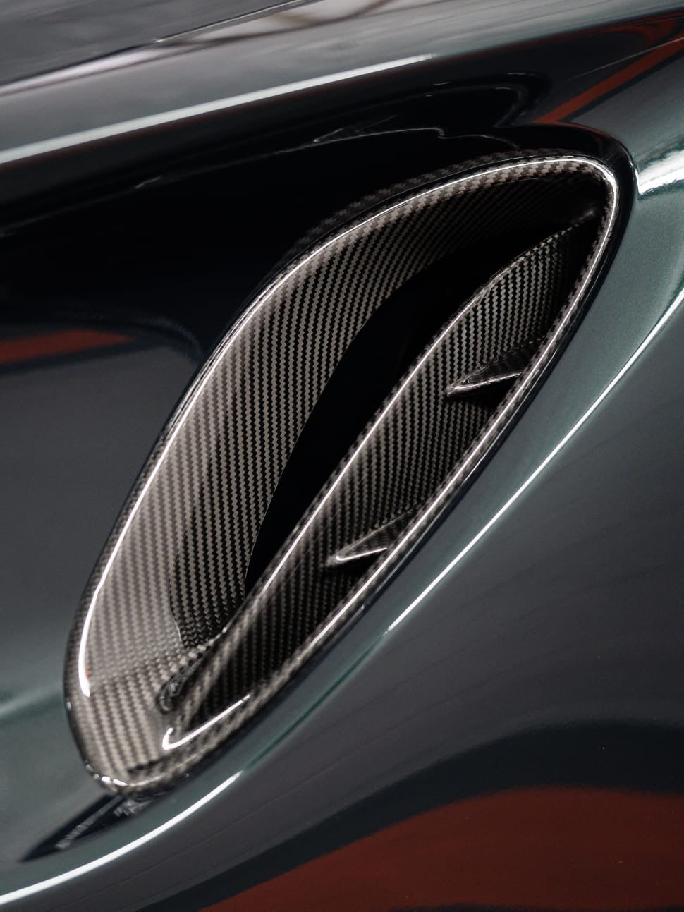 Emira Carbon Fiber Side Vent